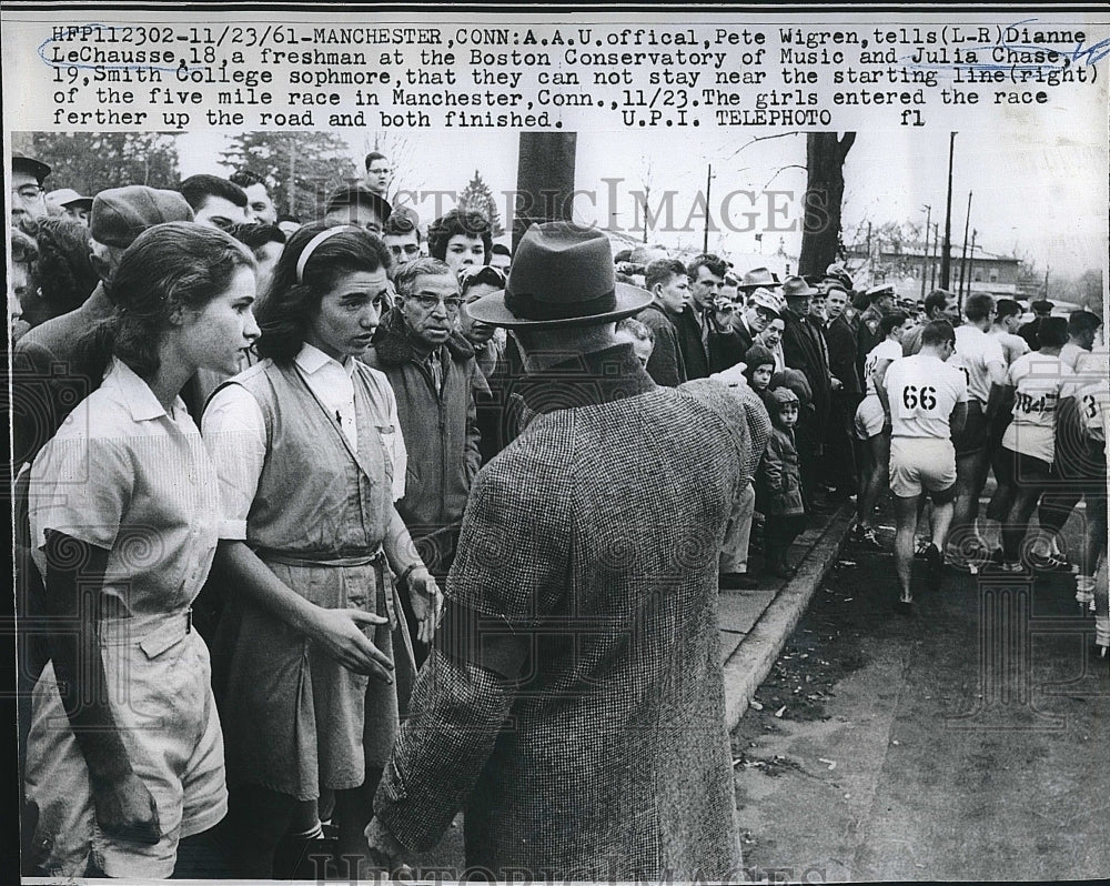 1961 Press Photo AAU Official Pete Wigren, Dianne LeChausse & Julia Chase - Historic Images