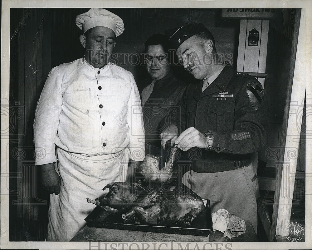 1948 Press Photo Major General William Chase Preparing Feast - Historic Images