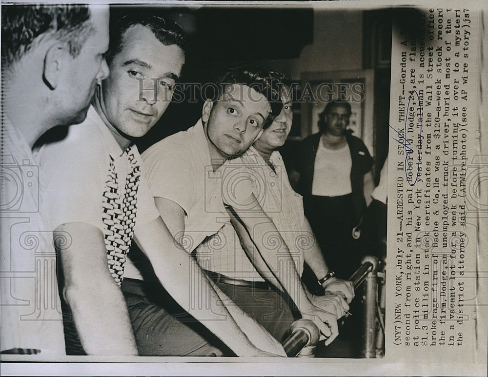 1962 Press Photo Robert Dodge Arrested with Others for Fraud - Historic Images