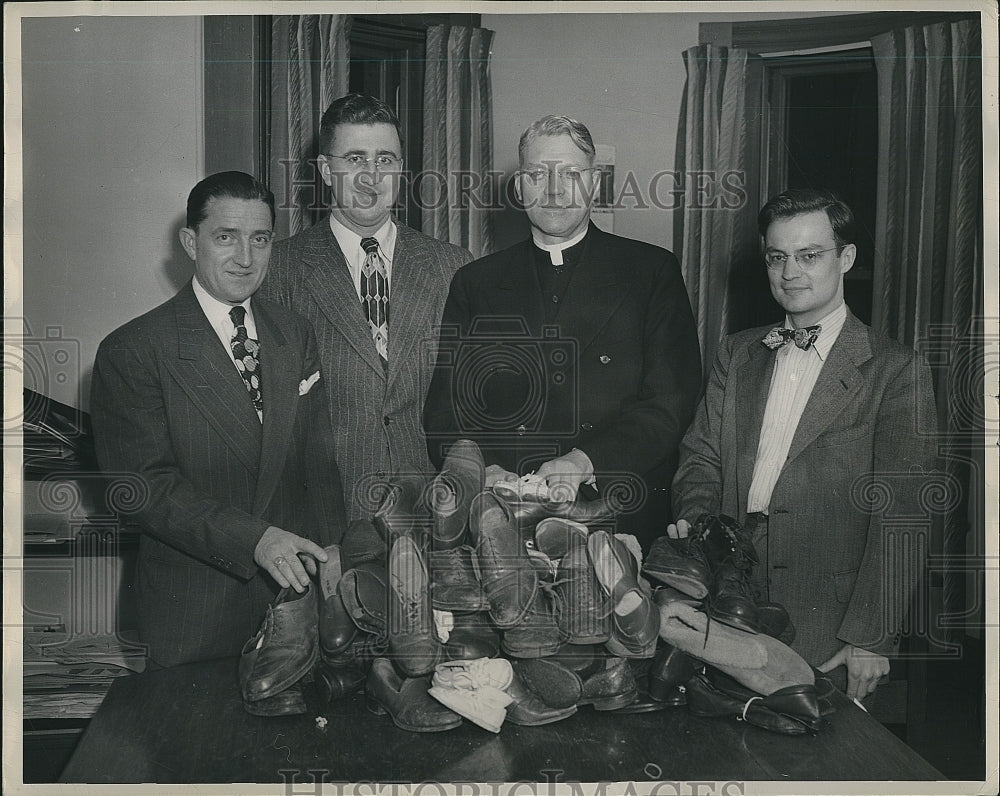 1949 Press Photo Sen. Chester A. Dolan Jr., Joseph Casey, Rev. Henry Fisher - Historic Images