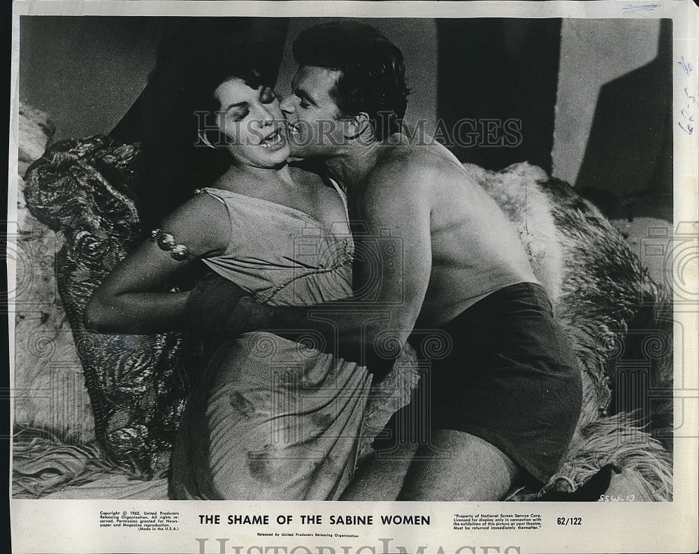 1962 Press Photo &quot;The Shame of the Sabine Women&quot;Teresa Doude &amp; Lex Johnson - Historic Images