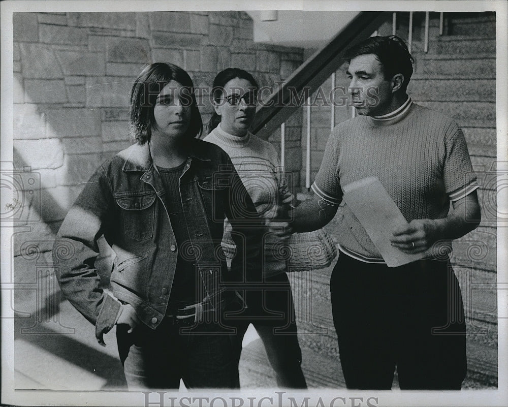 1972 Press Photo Michael Terrazano with Parents, Northeast Regional Vocation - Historic Images