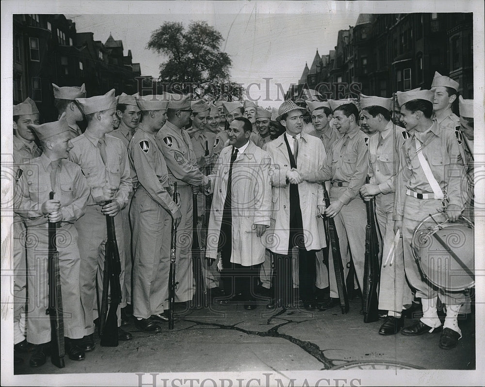 1960 Press Photo Ray Barron &amp; Parker Kirk at Schoolboy parade - Historic Images