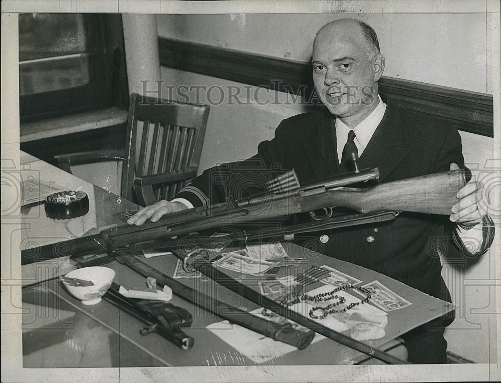 1943 Press Photo Lieut. C. C. Humphreys, U. S. Coast Guard - Historic Images