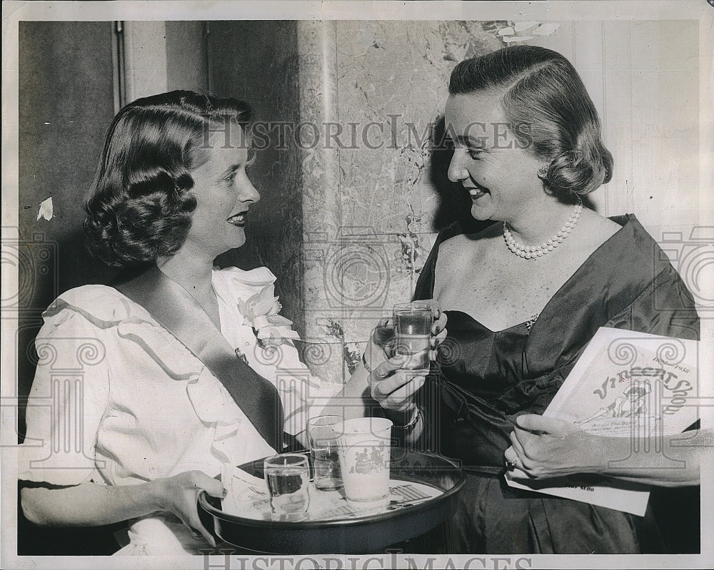 1958 Press Photo Mrs George Thurber Jr &amp; Mrs Endicott Peabody - Historic Images