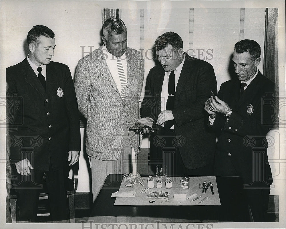 1958 Press Photo Police officers R Lawrie,Sgt V Balutis,Lt J Murphy &amp; JJ Thomas - Historic Images