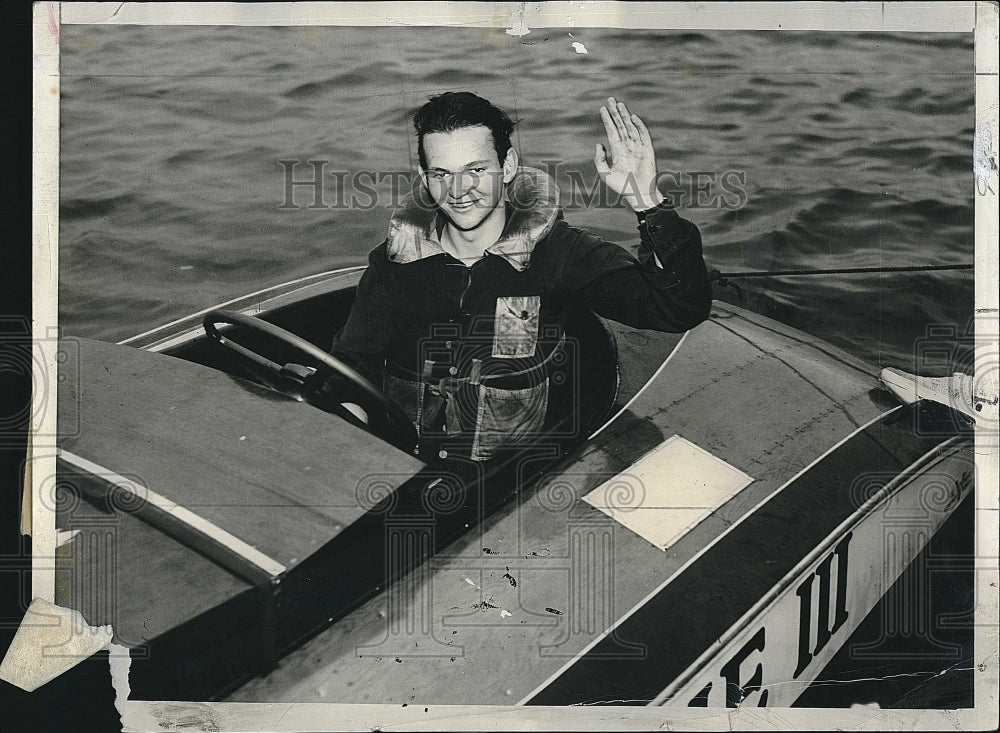 1939 Press Photo George Schrafft in Boat - Historic Images