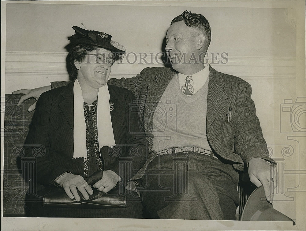 1966 Press Photo Mrs Harry Doherty With Frank Doherty - Historic Images