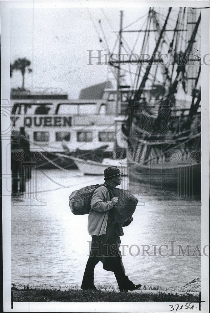 1979 Press Photo Don Nearmun lives at Williams Park marina - Historic Images