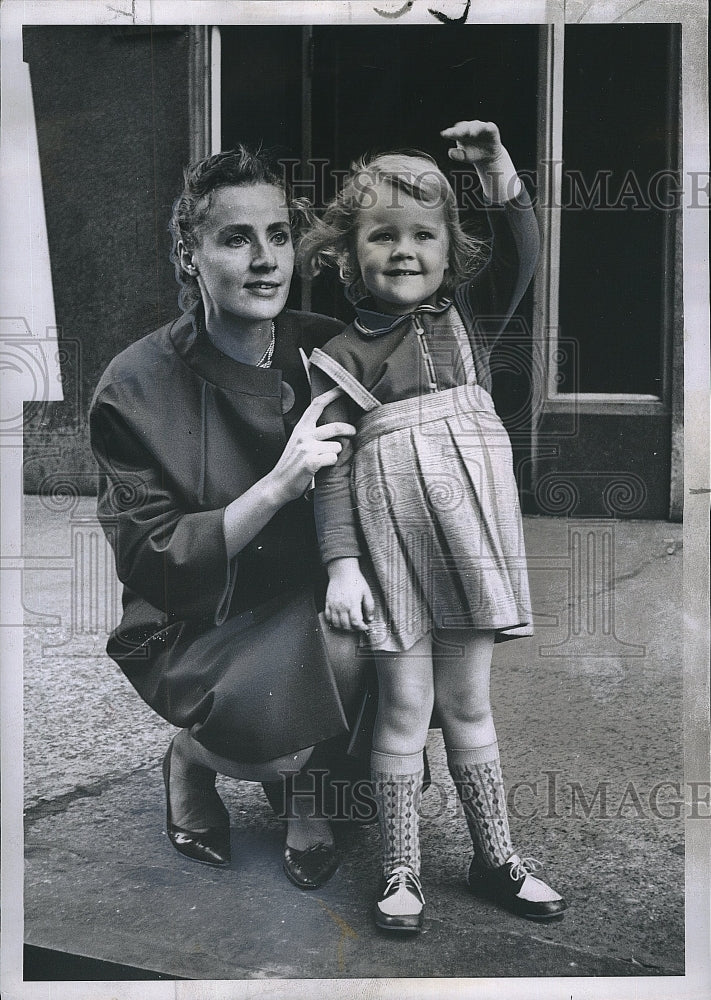 1962 Press Photo Inge and Barbara Braun in Chicago - Historic Images