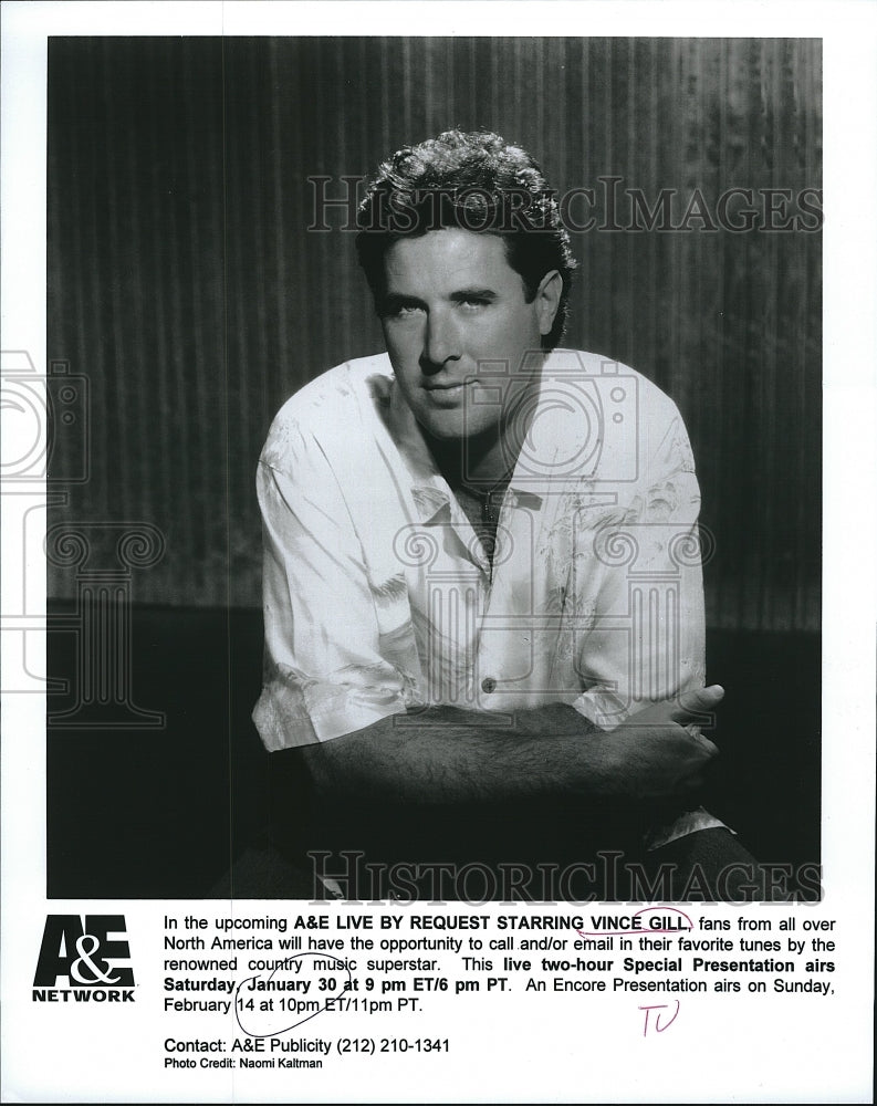 2001 Press Photo Vince Gill on A&amp;E - Historic Images