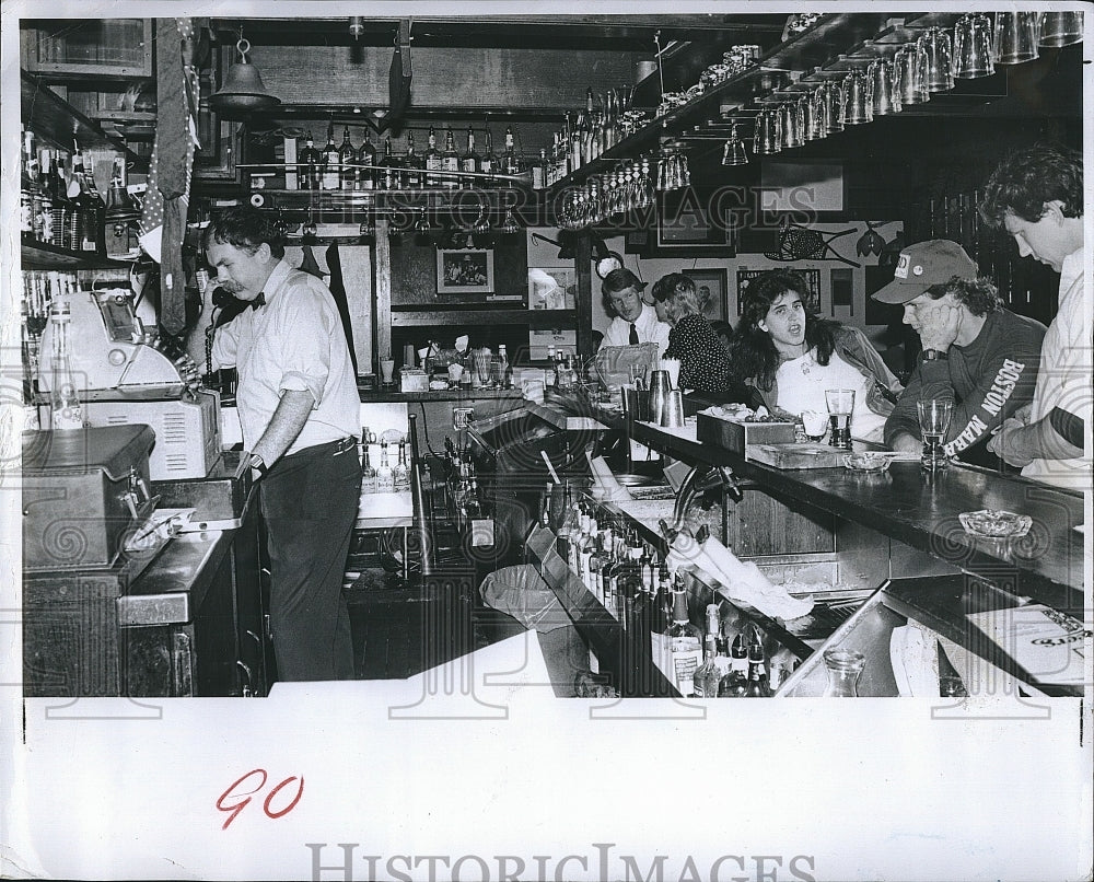 1983 Press Photo Bull & Finch Pub Used in Opening of "Cheers" - Historic Images