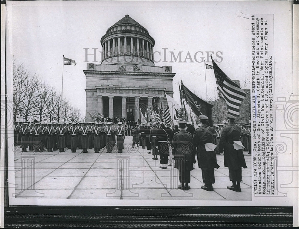 1961 Press Photo Servicemen at tomb of Ulysses S Grant - Historic Images