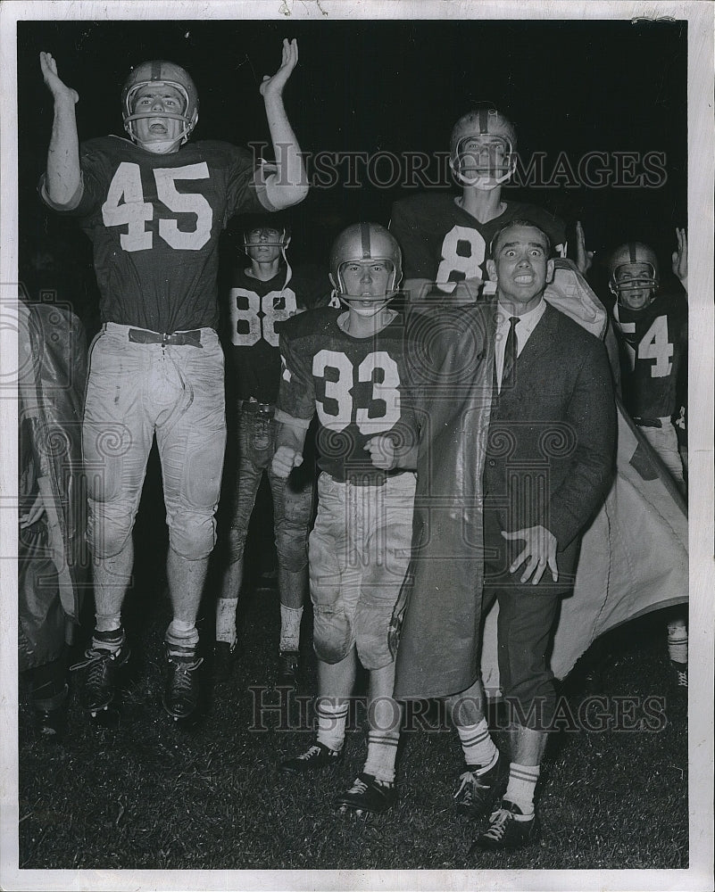 1961 Press Photo Arlington Heights Football Player Kendall Layden After Game - Historic Images