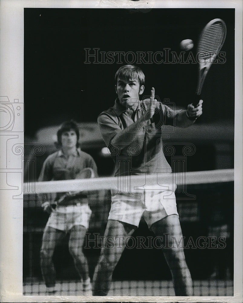 1975 Press Photo Roscoe Tanner and Charlie Pasarell in doubles. - Historic Images