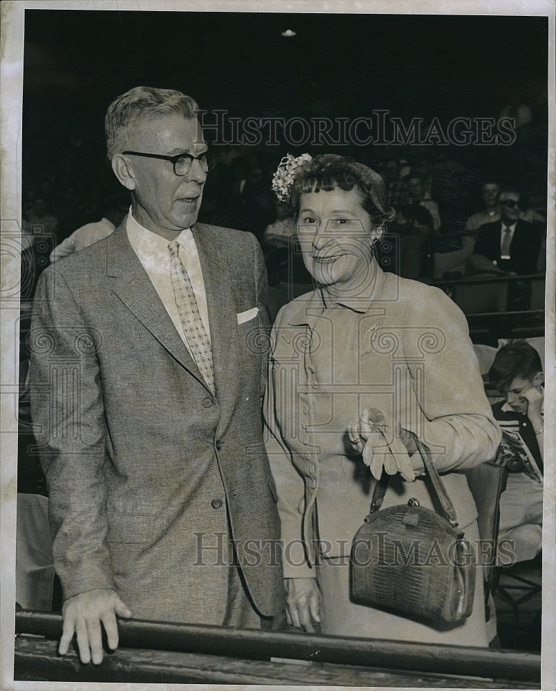 1957 Press Photo Mr &amp; Mrs Hansen out for an evening - Historic Images