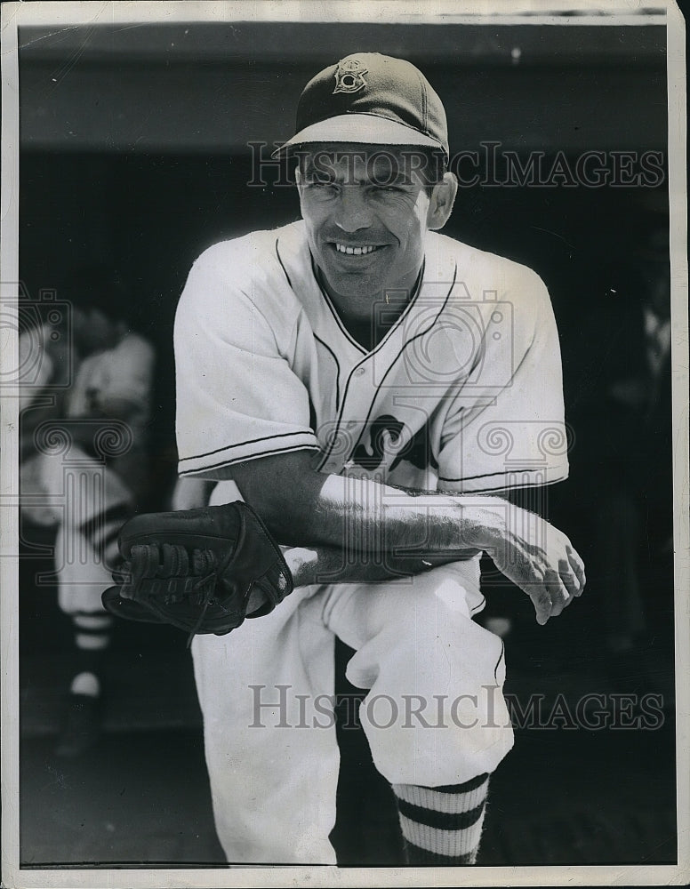 Press Photo Don Gutteridge, second and third baseman of Boston Red Sox. - Historic Images