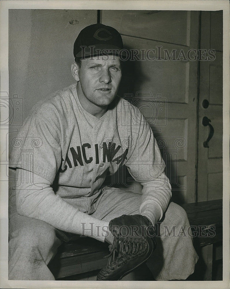 Press Photo Bert Haas, First baseman of Cincinnati Reds in 1940's. - Historic Images