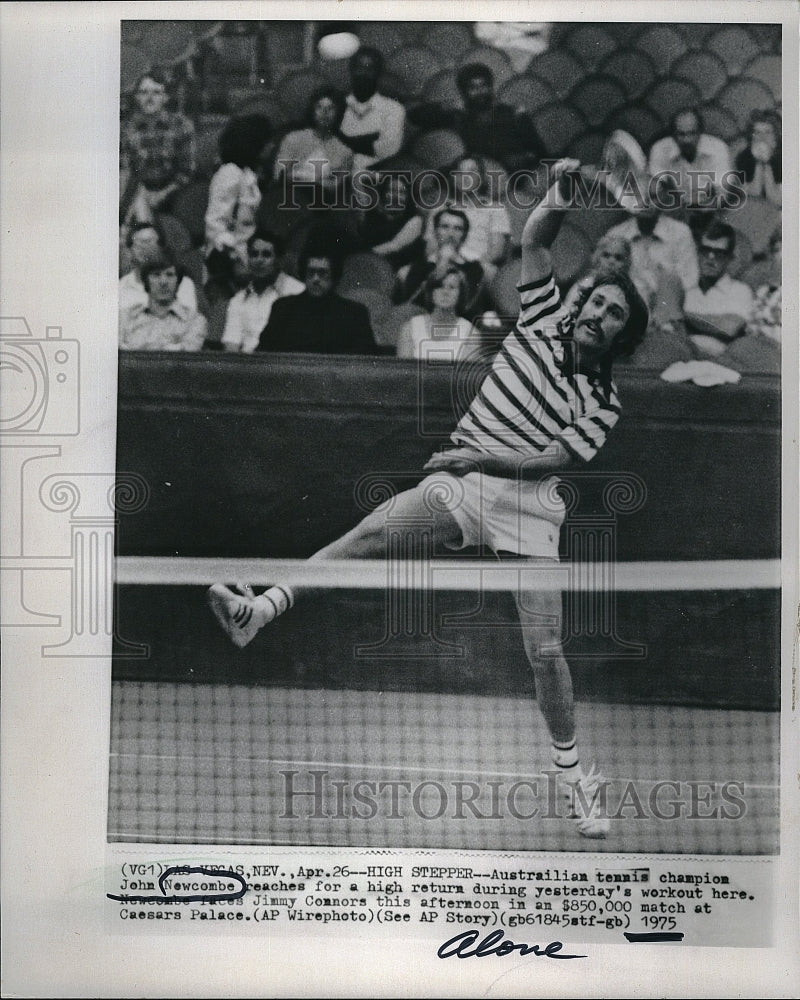 1975 Press Photo Austrailian Tennis Champ John Newcombe Plays Against Connors - Historic Images