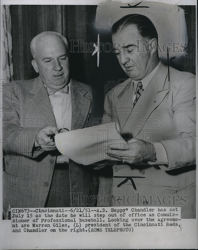 1951 Press Photo Comm.A.B.Chandler and Warren Giles of Cincinnati Reds. - Historic Images