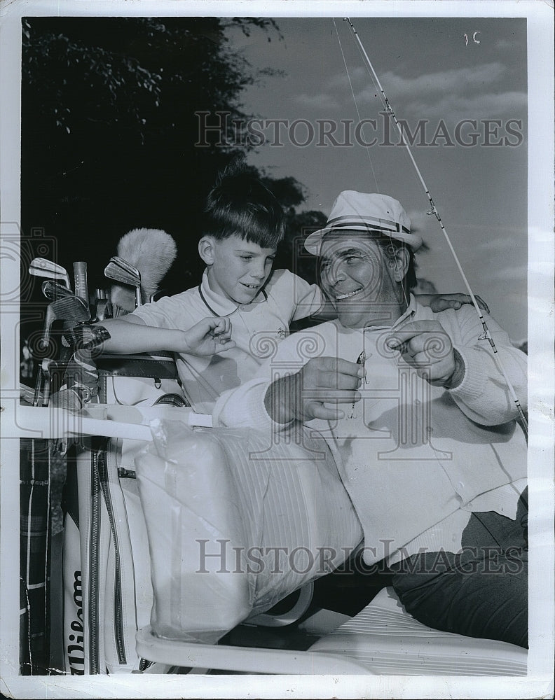 1973 Press Photo Golfer Julius Boros Hosting "Outdoors" - Historic Images