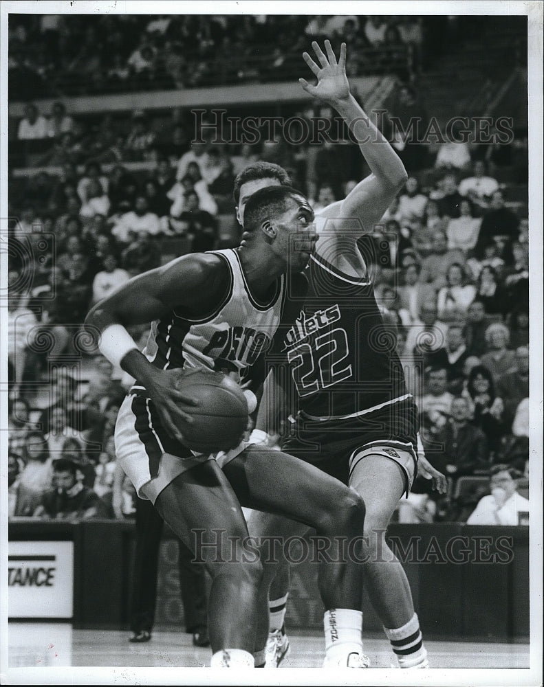 1989 Press Photo John Salley Detroit Pistons Dave Feitl Washington Bullets - Historic Images