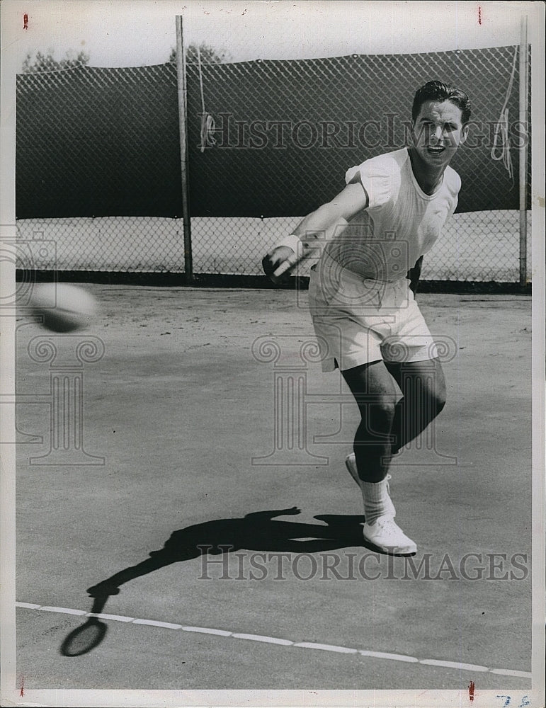 Press Photo Davis Cup tennis, Garrido in action on the court - Historic Images