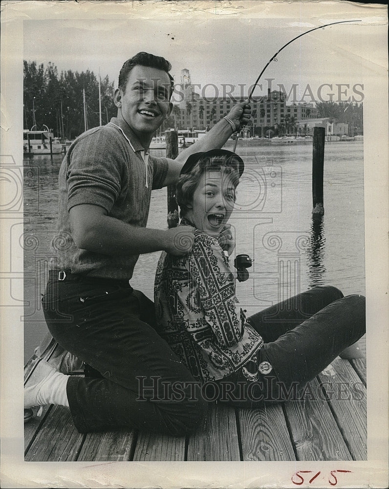 1961 Press Photo  Ray Sedecki of St Louis Cardinals &amp; Wife Fishing - Historic Images