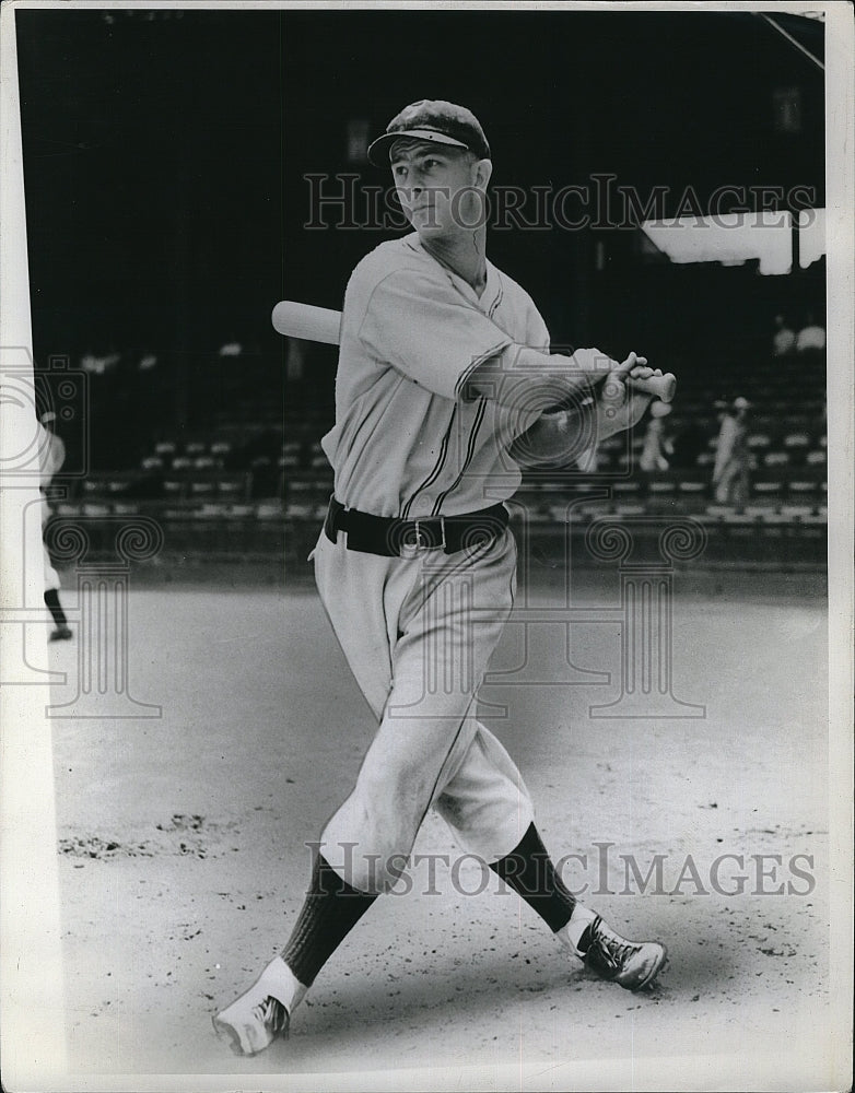 Press Photo Detroit Tigers Center Fielder Chet Laabs - Historic Images