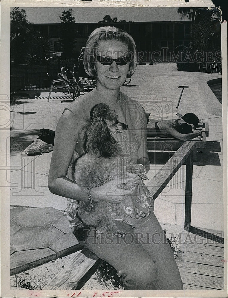 1966 Press Photo Mrs. Ray Sadecki, Wife of St. Louis Pitcher Ray Sadecki - Historic Images