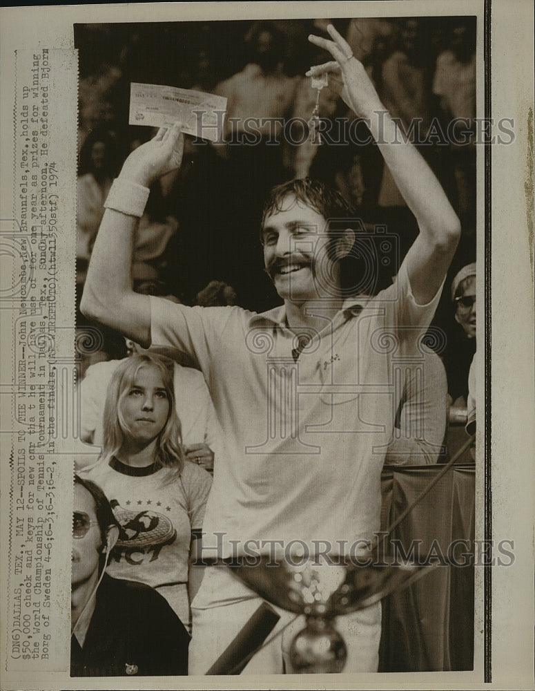 1974 Press Photo Australian John Newcomb  at World Championship tennis - Historic Images