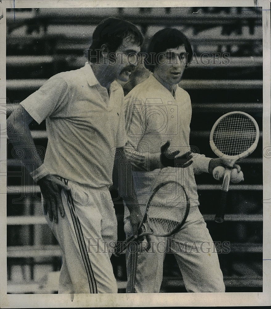 1973 Press Photo Australian John Newcomb  &amp; Ilie Nastase at tennis - Historic Images