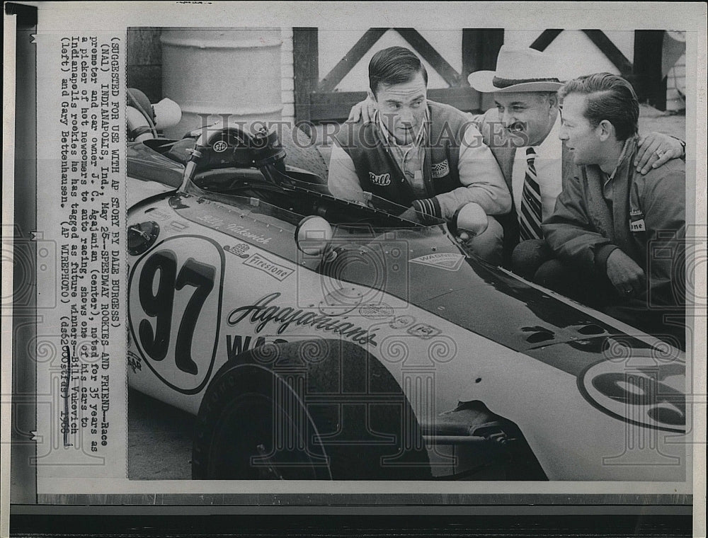 1968 Press Photo Bill Vukevich Gary Bettenhausen J.C. Agajanian racers - Historic Images