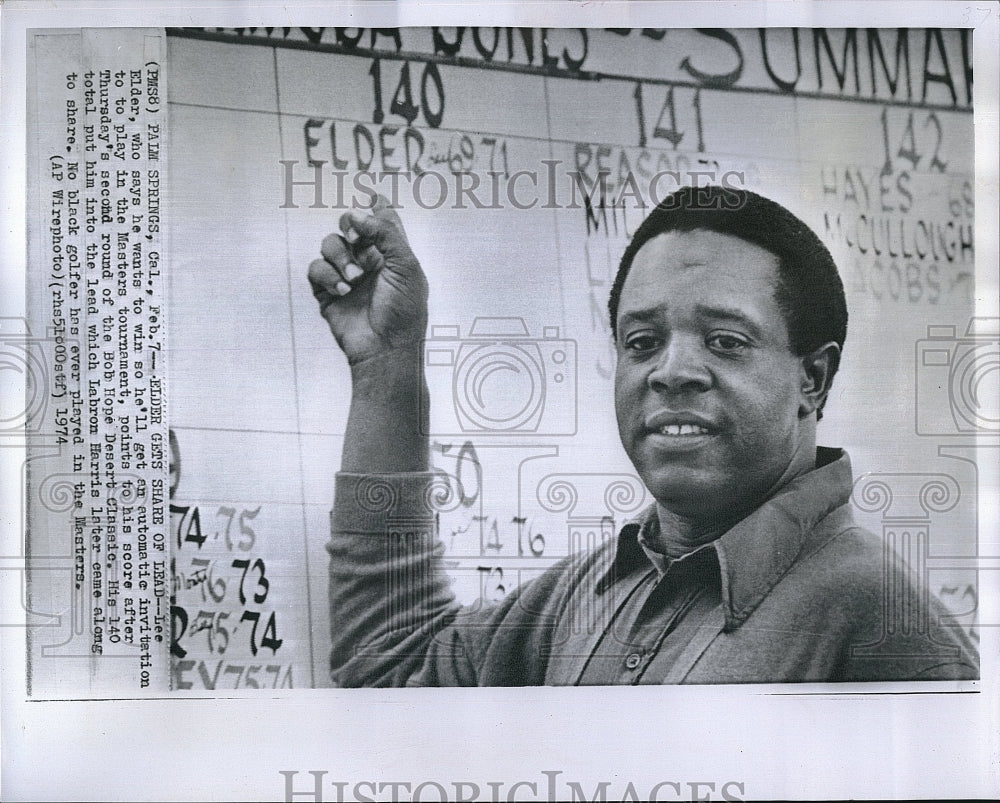 1974 Press Photo Lee Elder Gains Shard Of Lesd In Bob Hope Desert Classic - Historic Images