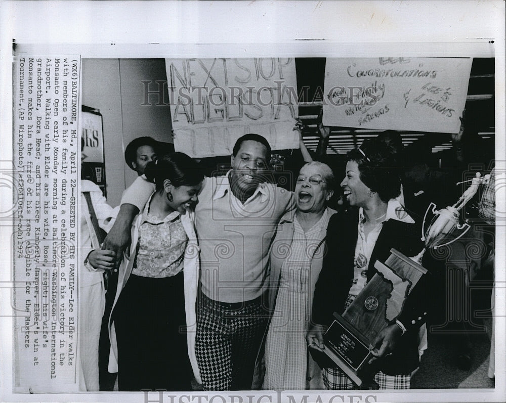 1974 Press Photo Lee Elder With His Family After Winning Monsanto Open - Historic Images