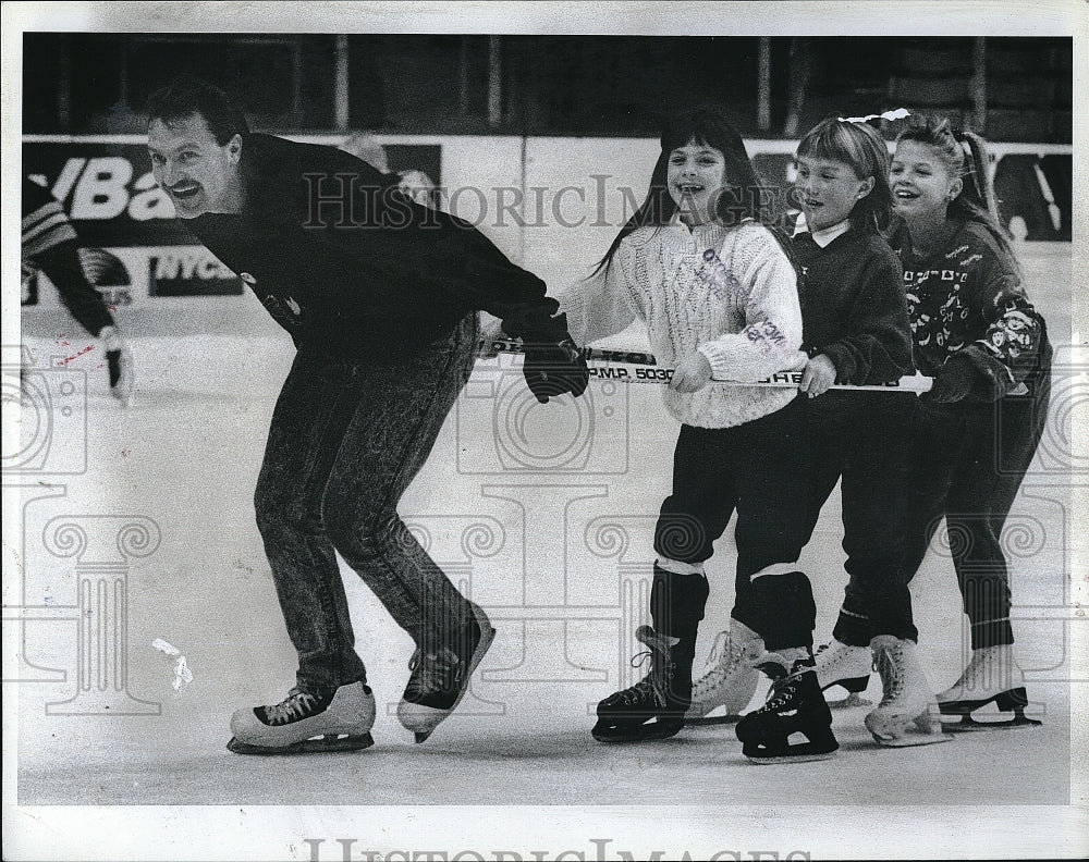 1989 Press Photo Reggie Lemlin, Boston Bruins, A. Milbury, A. Moog, S. Lemlin - Historic Images