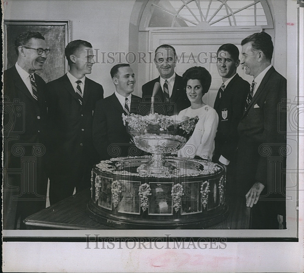 1964 Press Photo US Davis Cup, B Kelleher,D Ralston,C McKinley,President Johnson - Historic Images