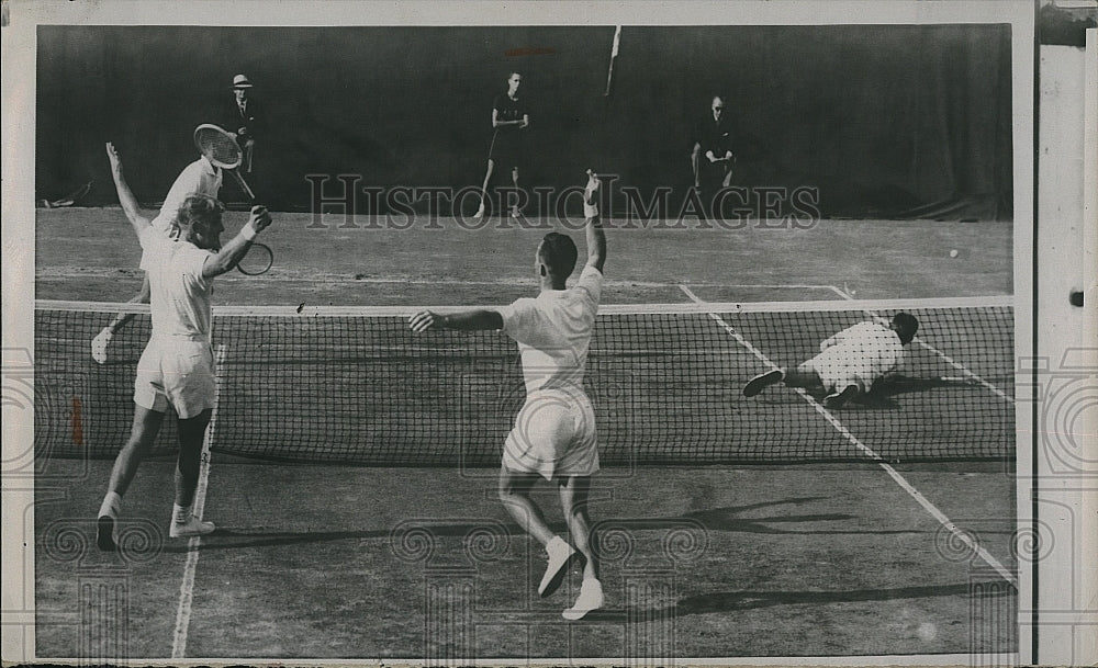 Press Photo Playes on the court at Davis Cup Tennis - Historic Images