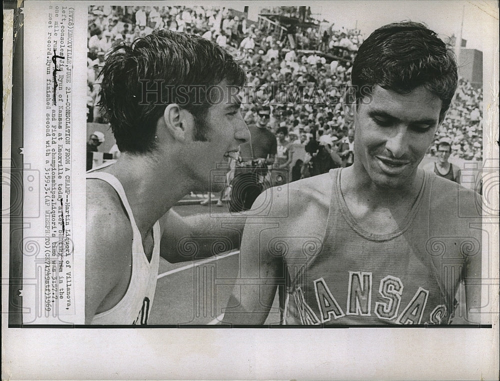 1969 Press Photo Marty Liquori of Villanova track team &amp; Jim Ryun of Kansas - Historic Images