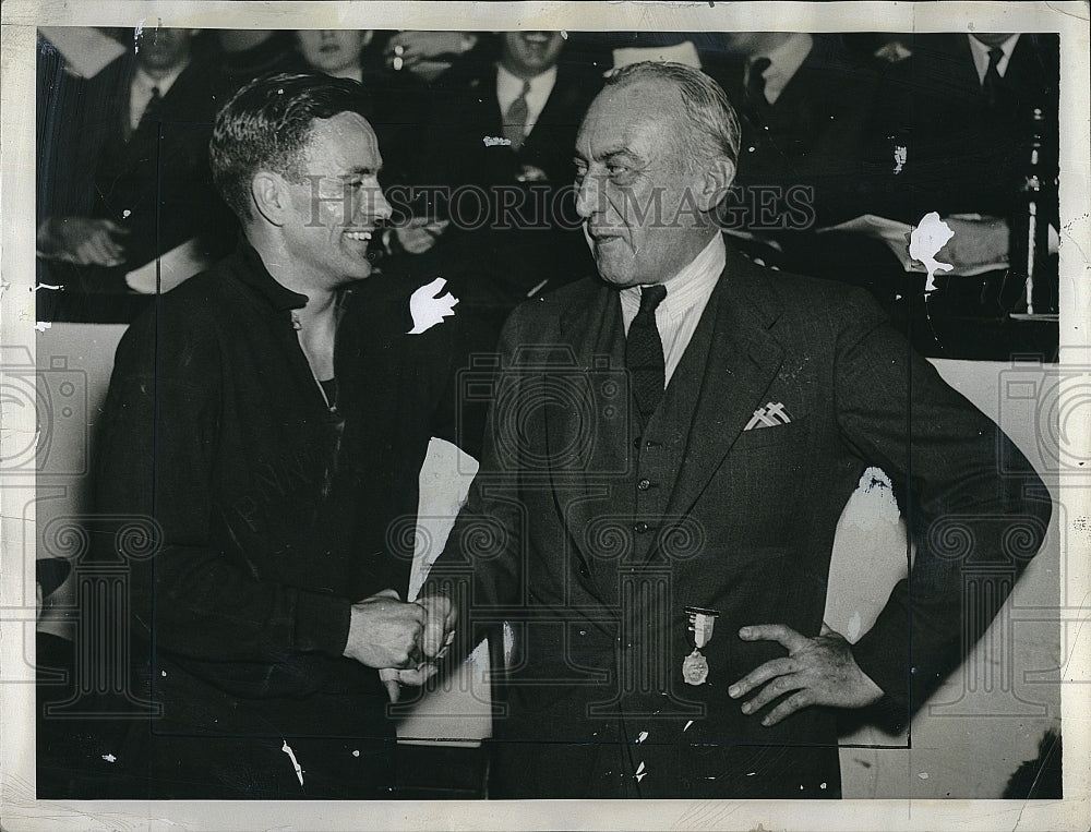 1936 Press Photo Gene Venske Univ of Pennsylvania Running Star &amp; Lawson Robertso - Historic Images