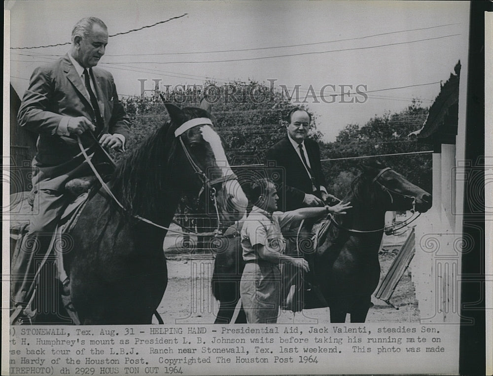 1964 Press Photo Pres. Aid, Jack Valenti, Sen. Hubert Humphrey w/ Pres. Johnson - Historic Images