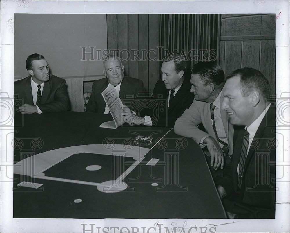 1958 Press Photo &quot;The Baseball Corner&quot; Using the Sporting News - Historic Images