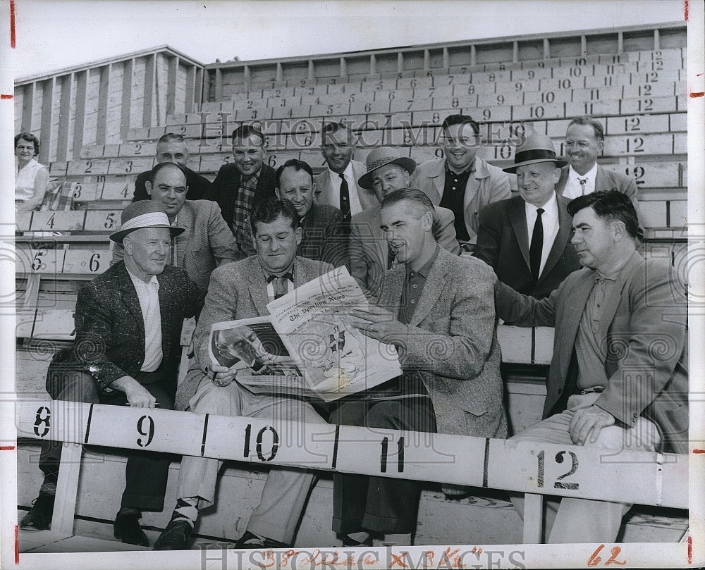 1957 Press Photo Major League Scouts Read &quot;The Sporting News&quot; - Historic Images