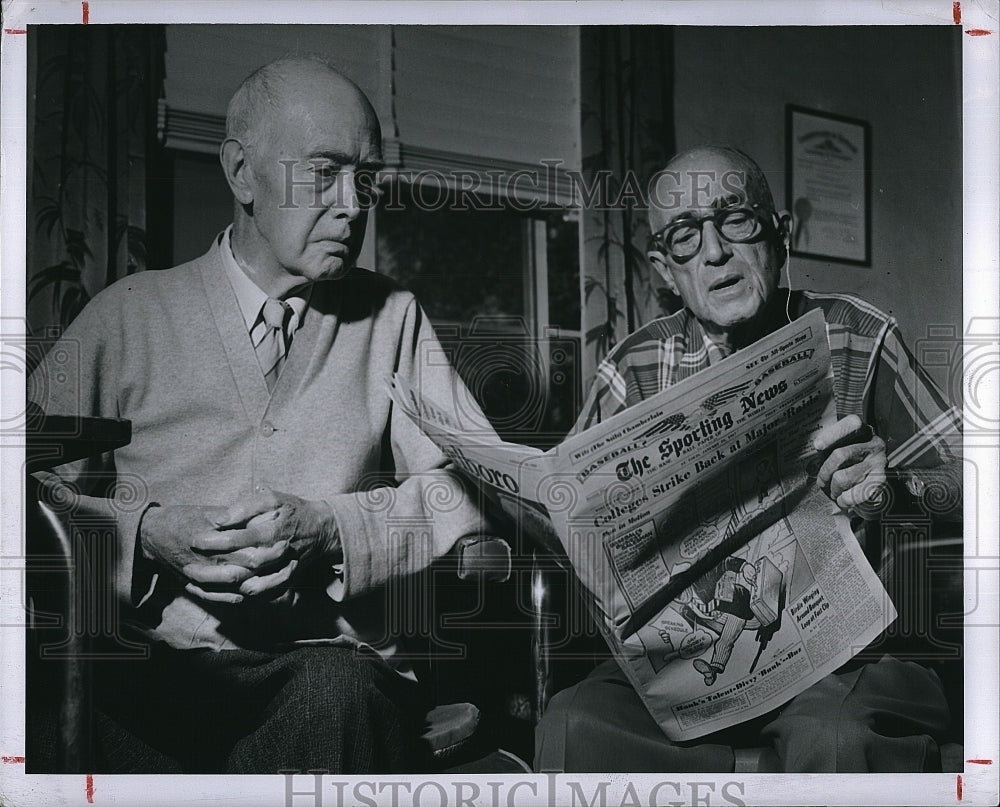 1957 Press Photo Cullen Cain, ex baseball writer &amp; George Connell copy editor - Historic Images