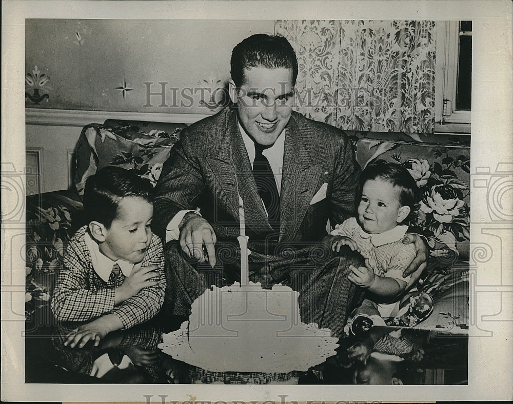 1946 Press Photo Billy Conn Heavyweight Boxer Boxing Family Pittsburgh - Historic Images