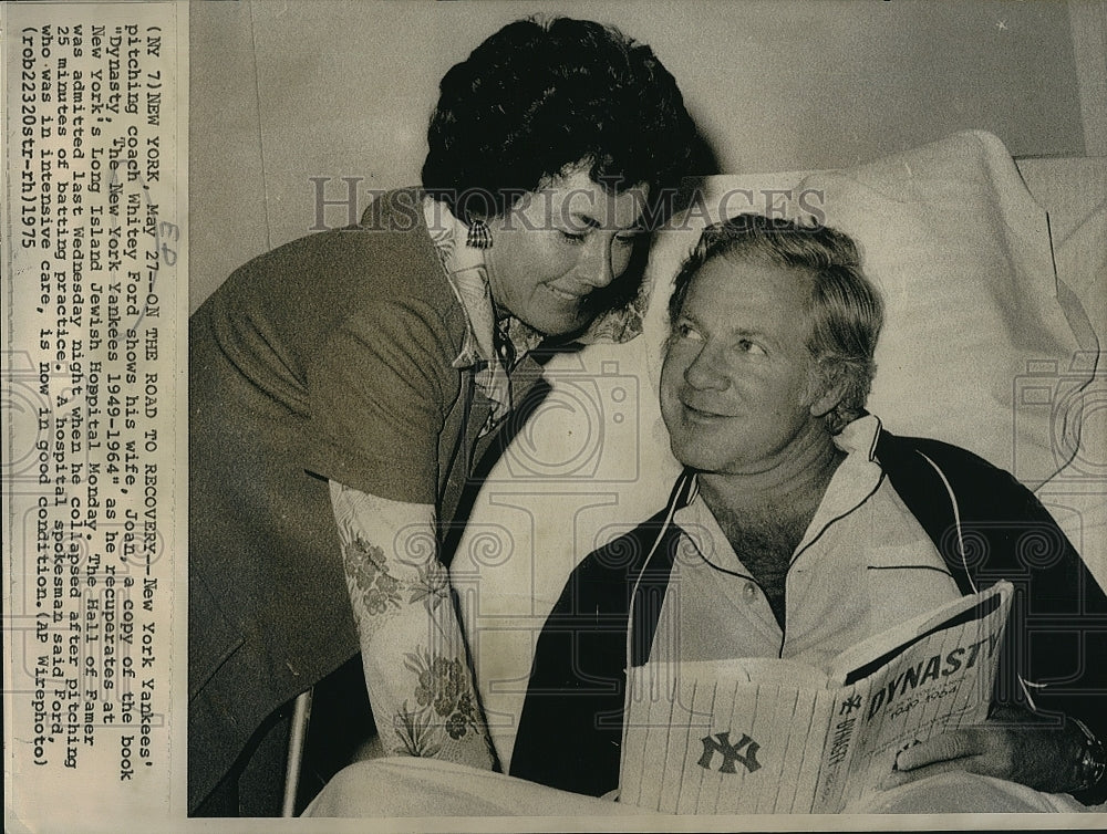 1975 Press Photo NY Yankees Pitching coach Whitey Ford and his Wife Joan - Historic Images