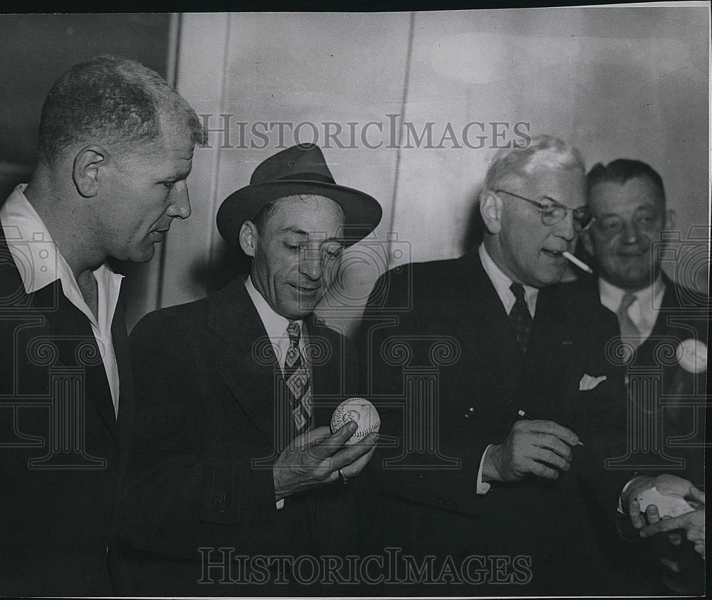 Press Photo Bill Veede Clarence Slocker and Gov Tom Herbert of Ohio - Historic Images