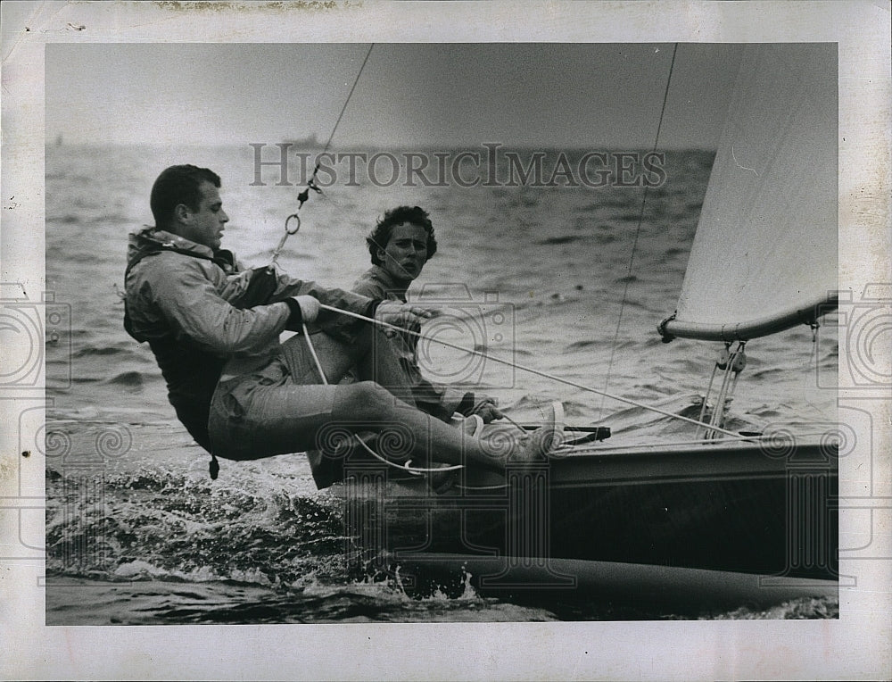 1959 Press Photo Jack Duane sailing with another man - Historic Images