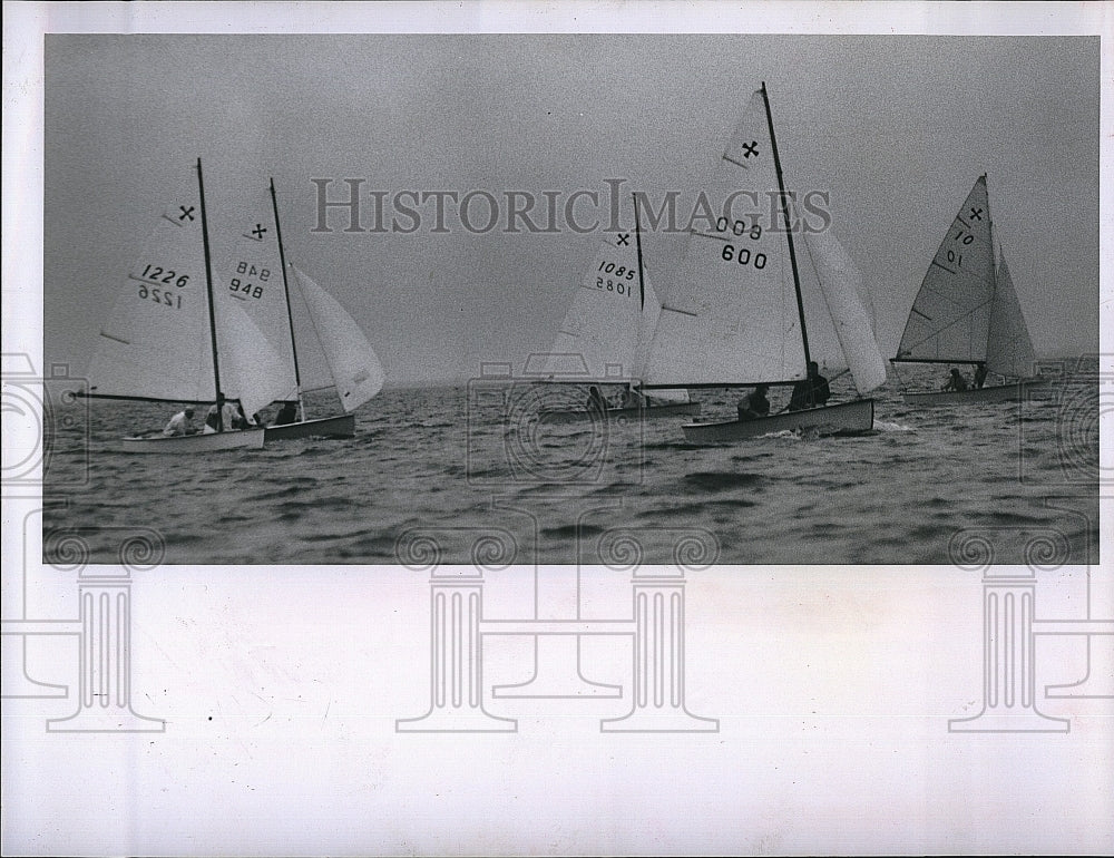 1963 Press Photo Windmill Fleet churns on a downwind run at regatta - Historic Images