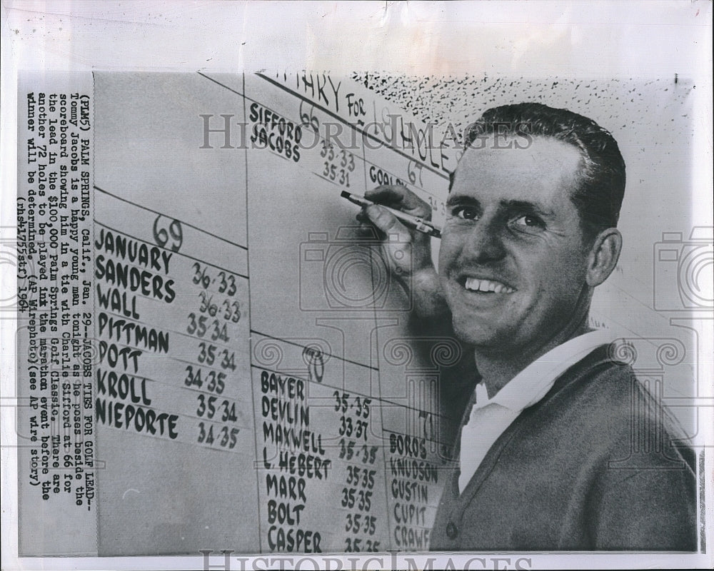 1964 Press Photo Tommy Jacobs at scoreboard, Palm Springs Golf Classic - Historic Images